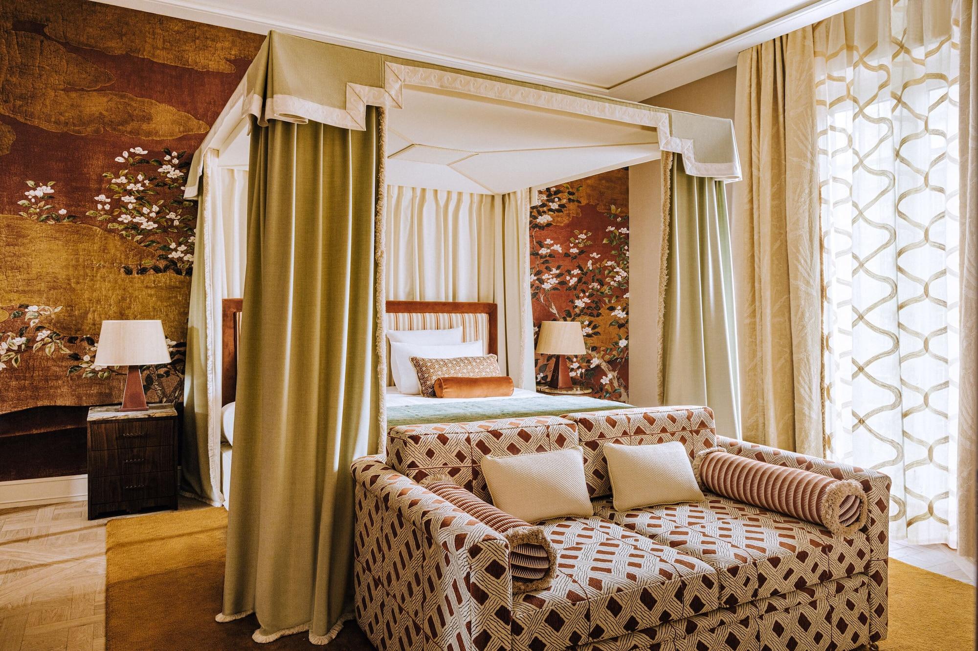 Saint Hotel