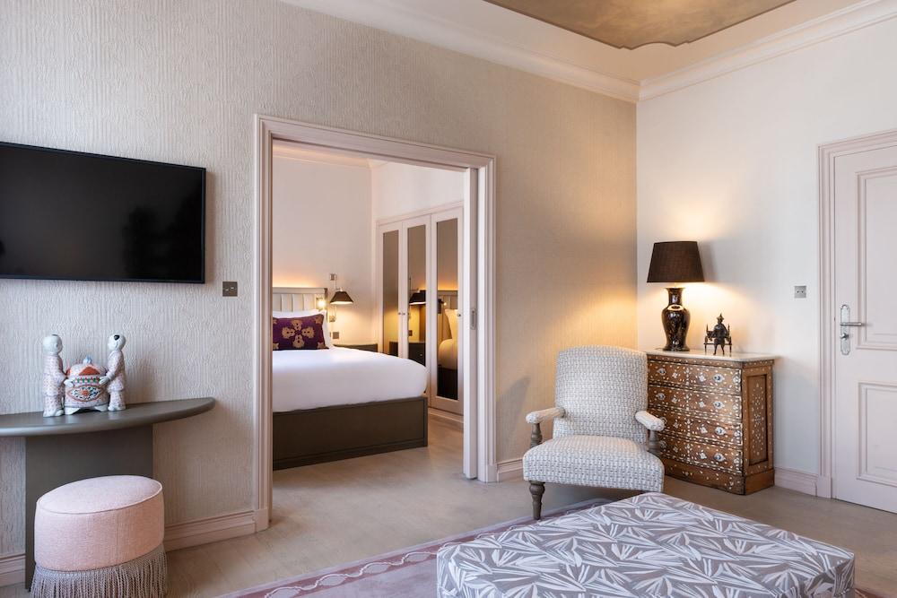 Hotel De Montesquieu 5*