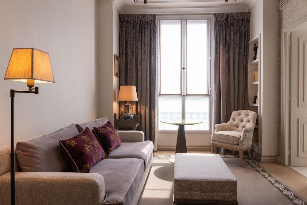 Hotel De Montesquieu 5*