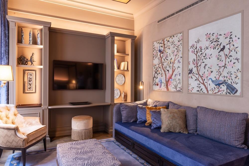 De Montesquieu Hotel 5*