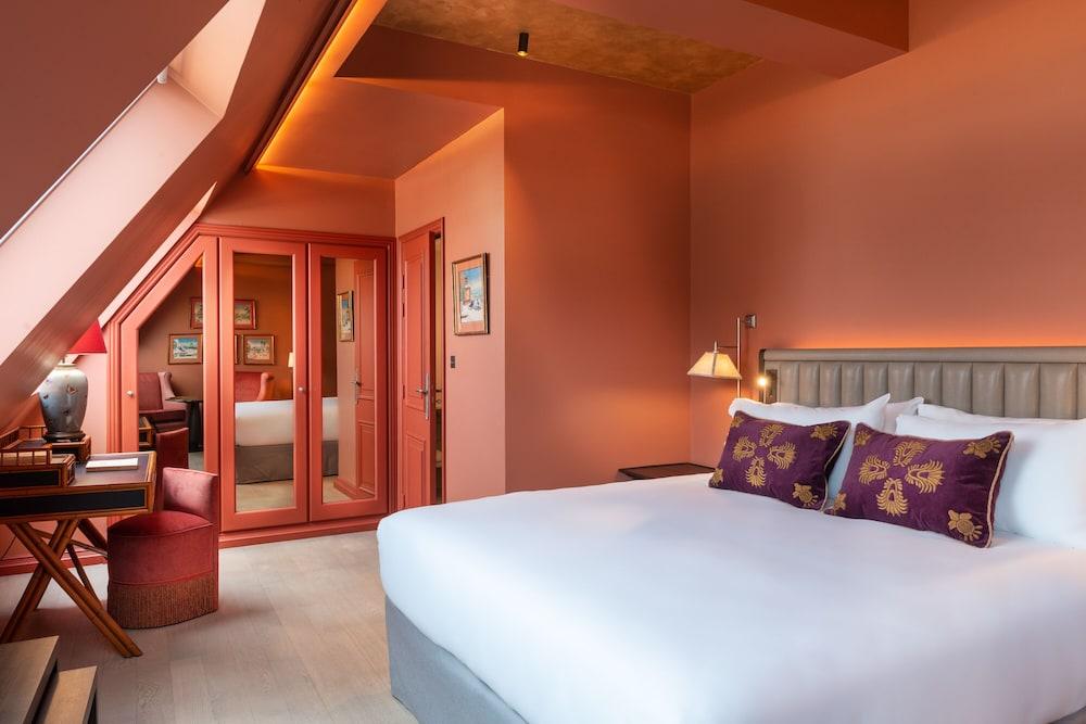 Hotel De Montesquieu 5*