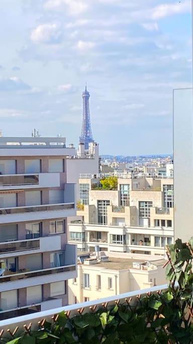 Apartment Loft With Romantic View Over The Eiffel Tower