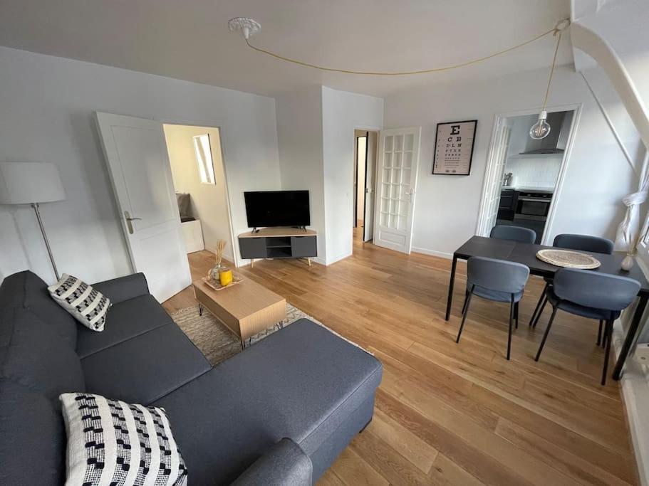 Apartment Bright Modern Apartment, 2 Bedrooms, 6 Guests
