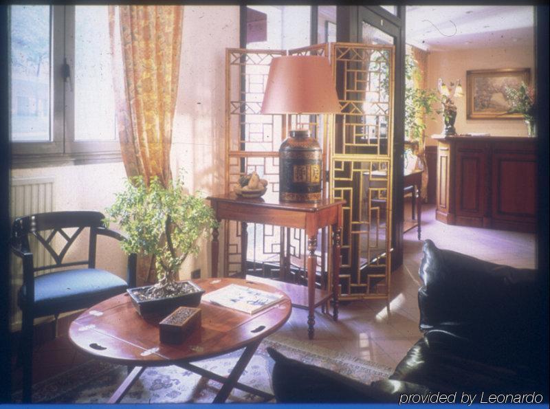 Hotel Du Mont Dore Batignolles 3*