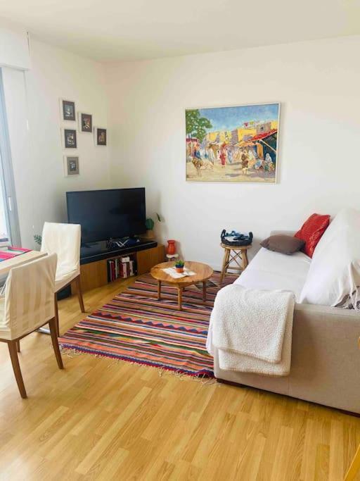 Homestay Private Only, Spacious In A Lovely Central Apartment Paris