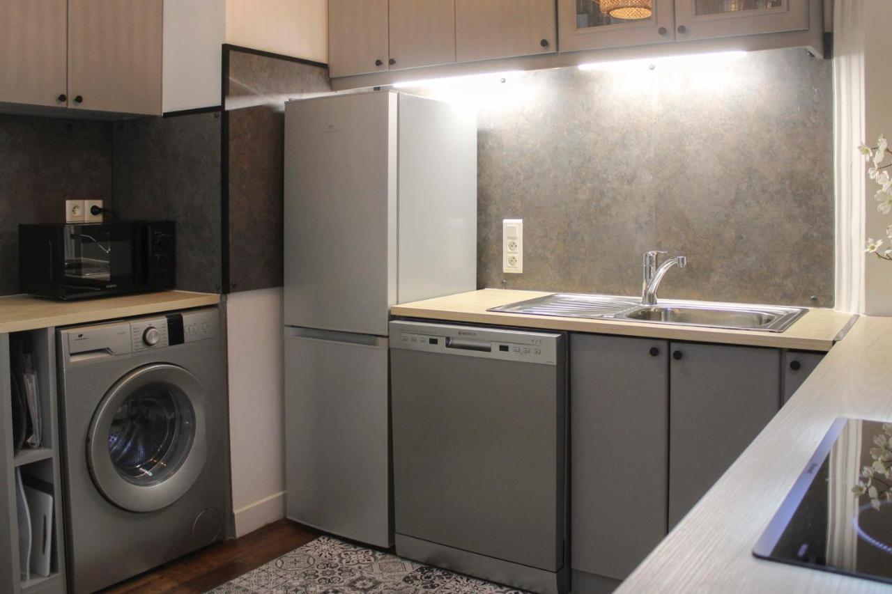 Cozy And Practical Cocoon At The Heart Of Paris