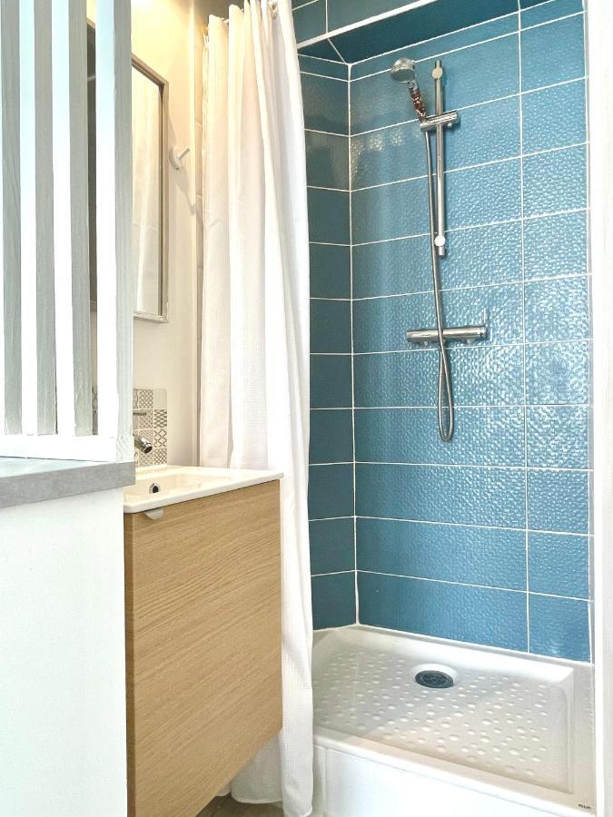 Appartement Tiny Studio - 12 M2 - Quartier Saint-ambroise - 5eme Etage Sans Ascenseur