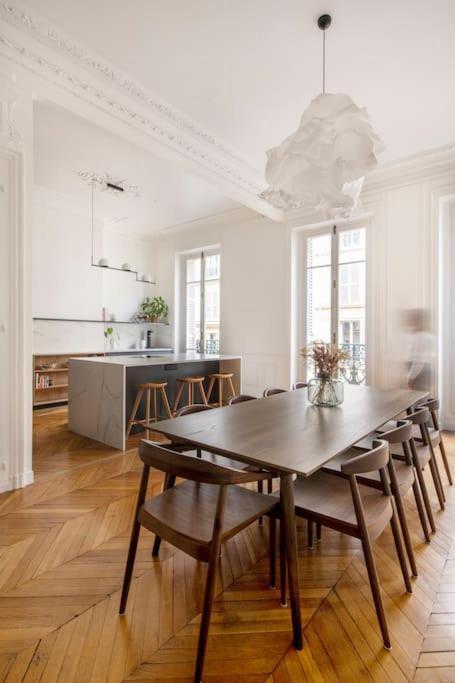 Haussmannien 156m2 Avec Balcon Filant *