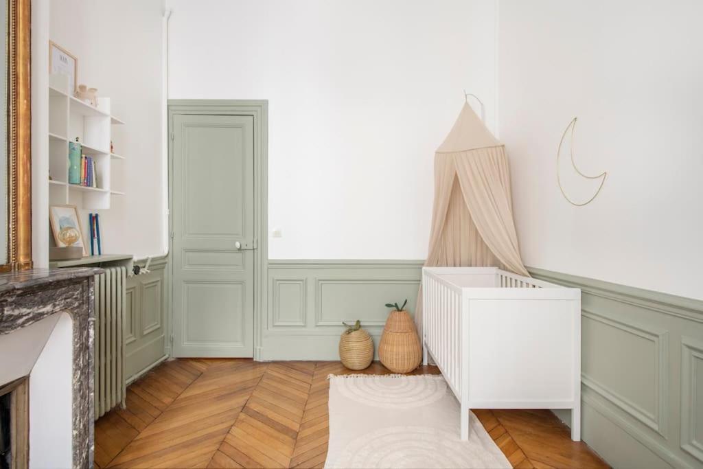 Haussmannien 156m2 Avec Balcon Filant *