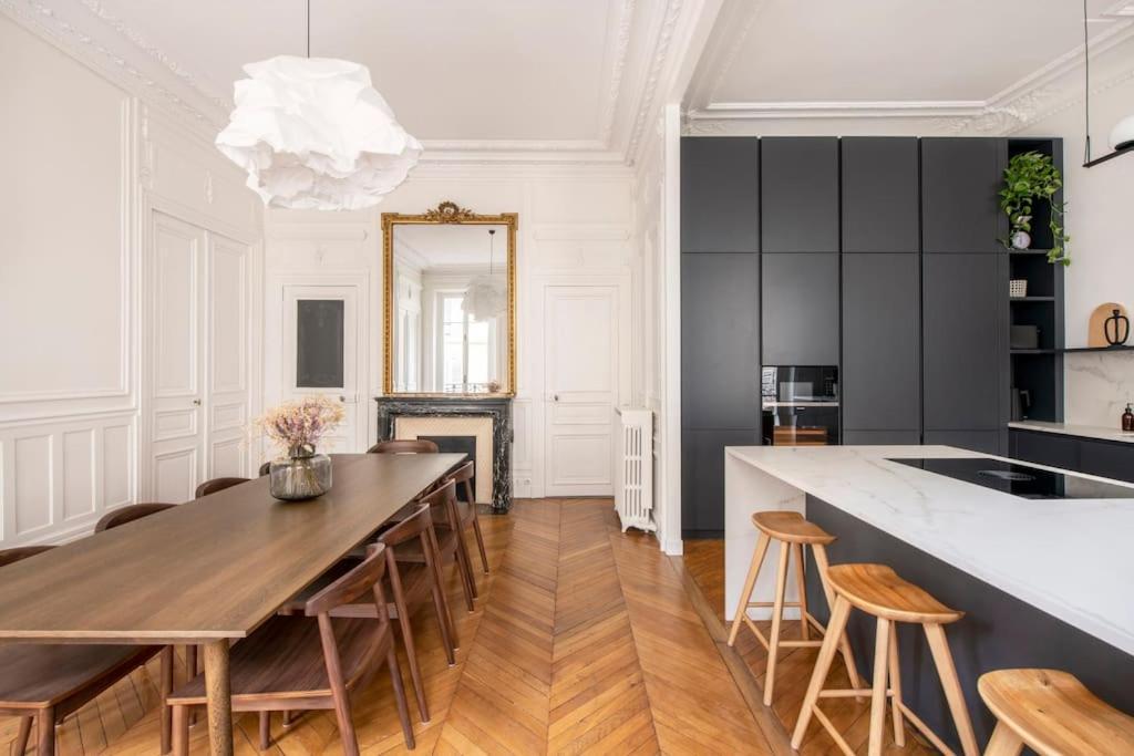 Haussmannien 156m2 Avec Balcon Filant Apartment Paris