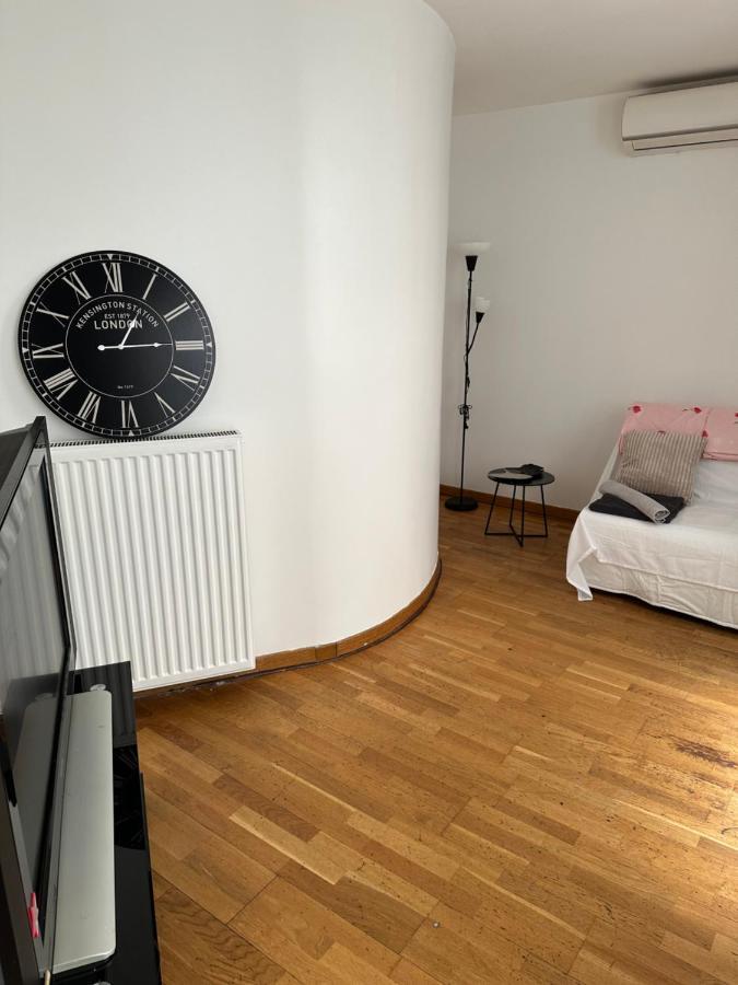 Appartement 2 Pieces Champs-elysees *