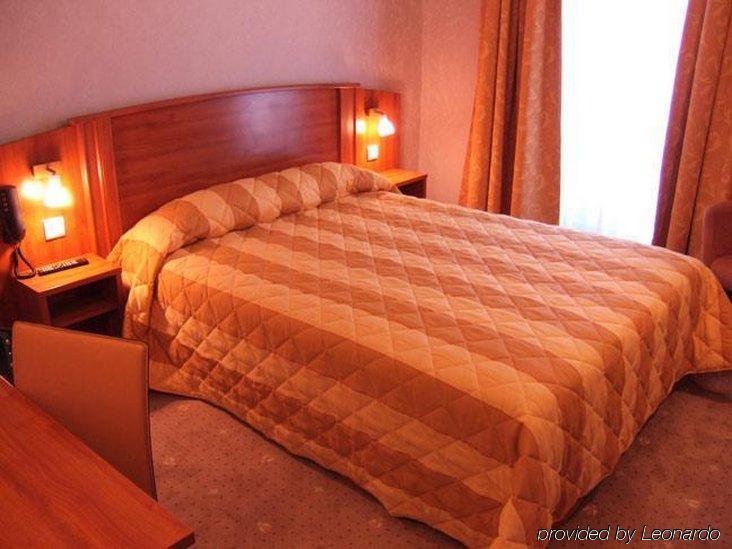 Elysees Opera Hotel
