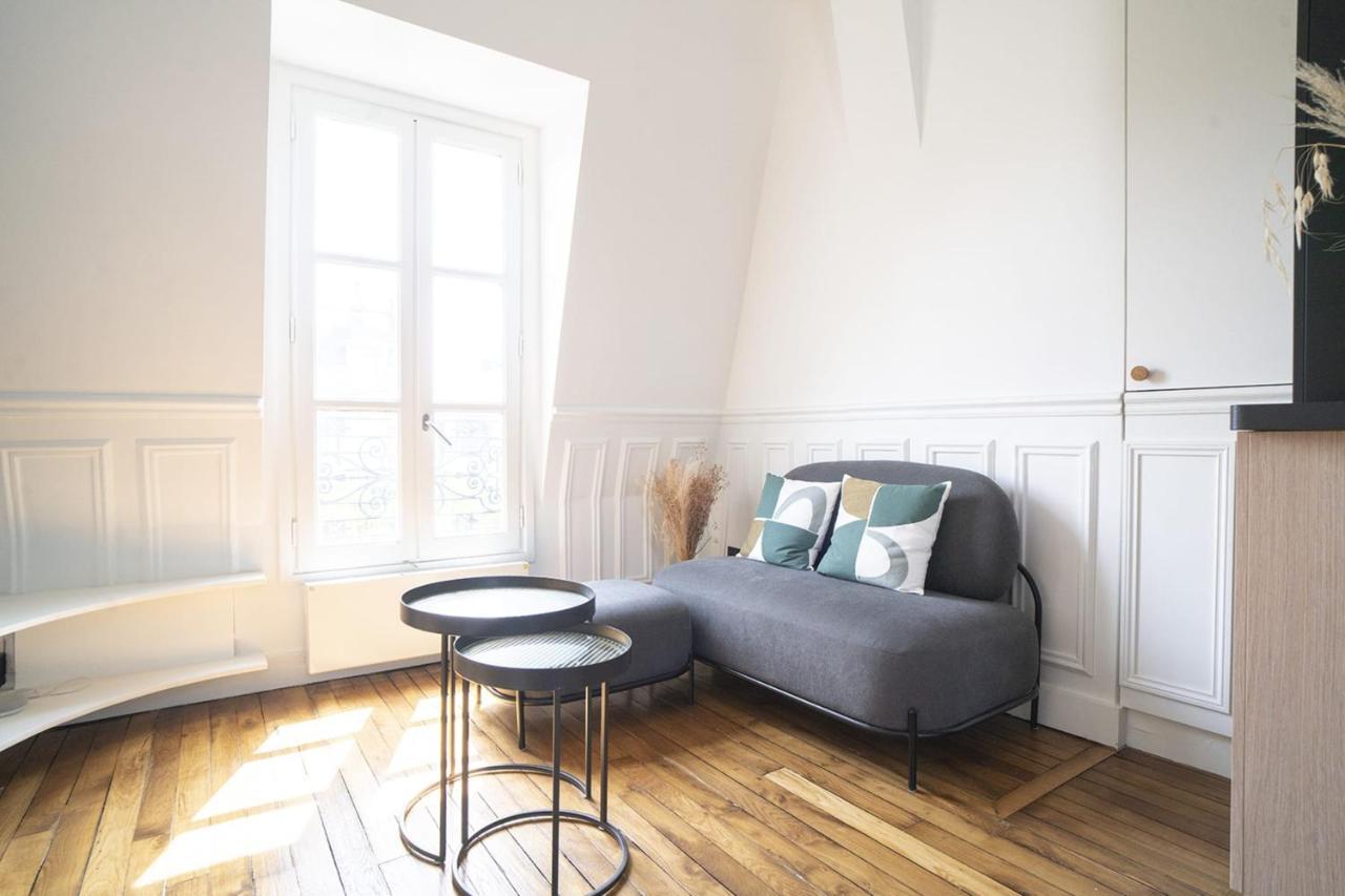 Apartment Parisian Cocoon Under The Roofs View Eiffel Tower