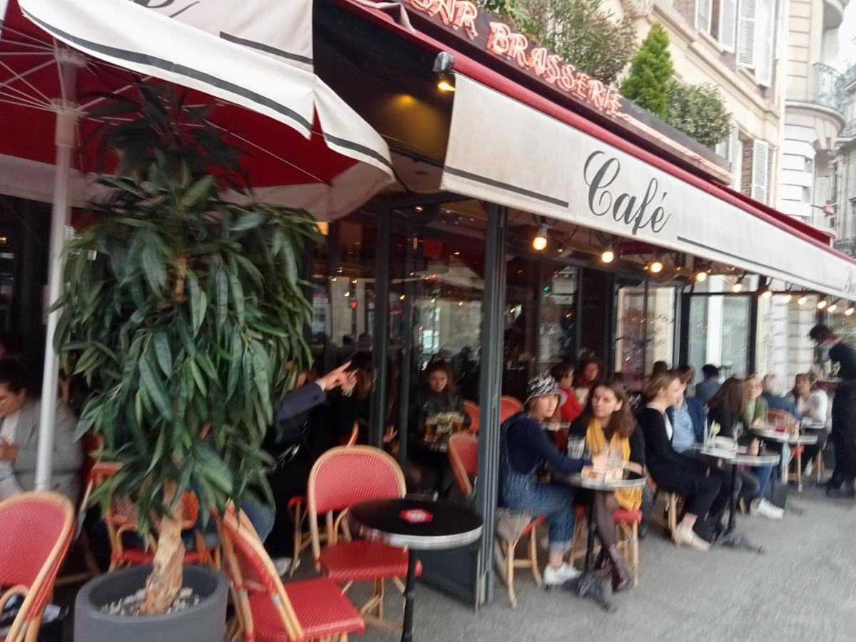 Homestay Stuning Place ,gare Montparnasse ,center ,front Of Metro *