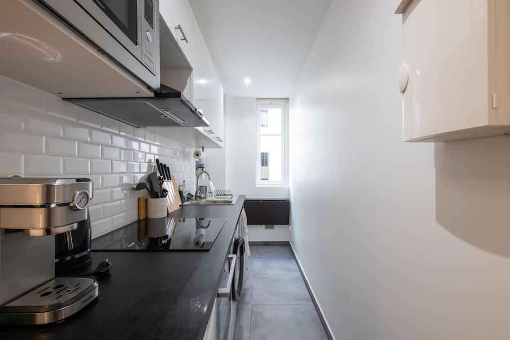 49 Rochechouart - Cozy Near Montmartre Apartment Paris