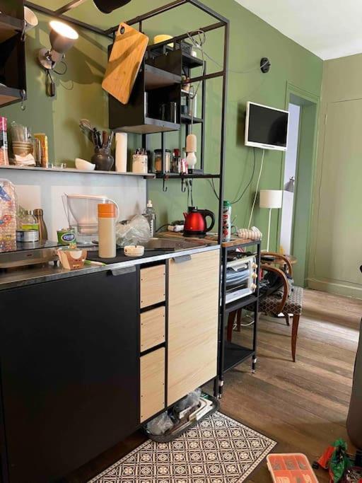 Cosy Nest In Montmartre Paris