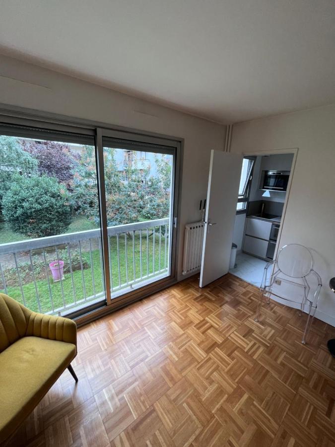 2 Pieces Sur Jardin Apartment Paris