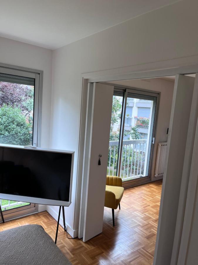2 Pieces Sur Jardin Apartment *