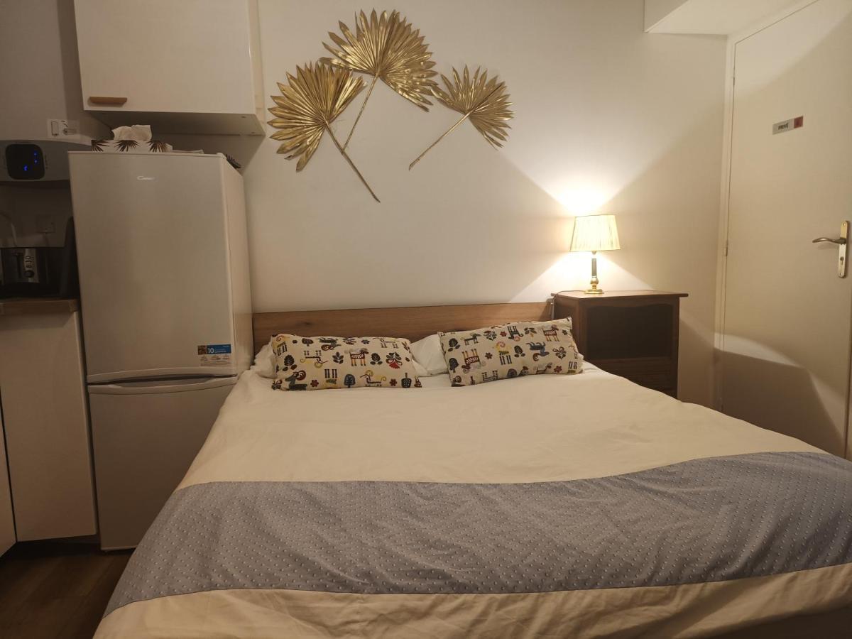 Apartment Studio, Place De La Nation, 1mn A Pied Du Metro 1,2,6,9 Et Rer A *