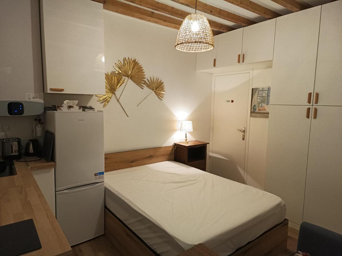 Studio, Place De La Nation, 1mn A Pied Du Metro 1,2,6,9 Et Rer A Apartment