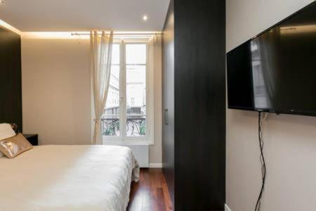 Great Sized Studio Next To Invalides Apartment