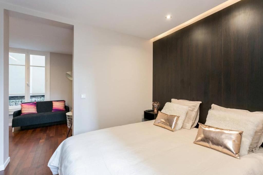 Great Sized Studio Next To Invalides