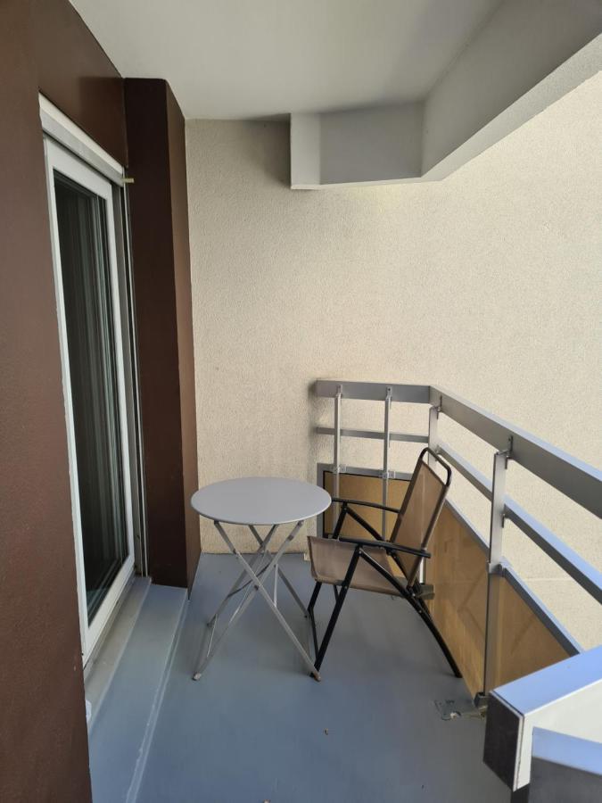 De 11 M2 Avec Balcon *
