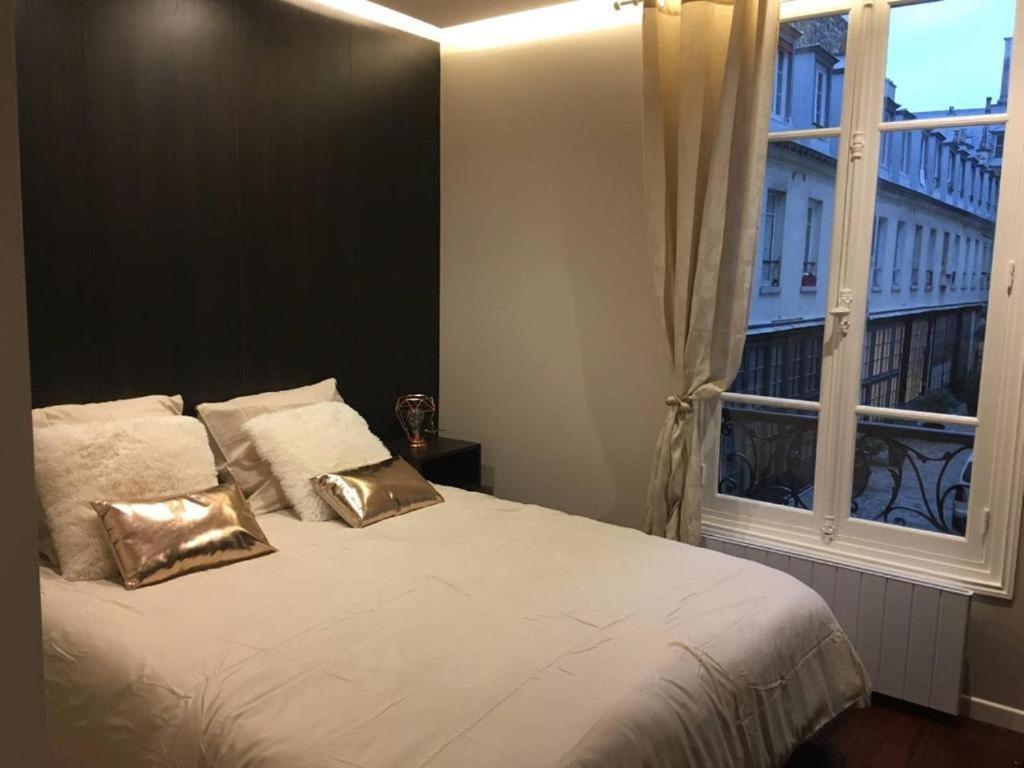 Great Sized Studio Next To Invalides