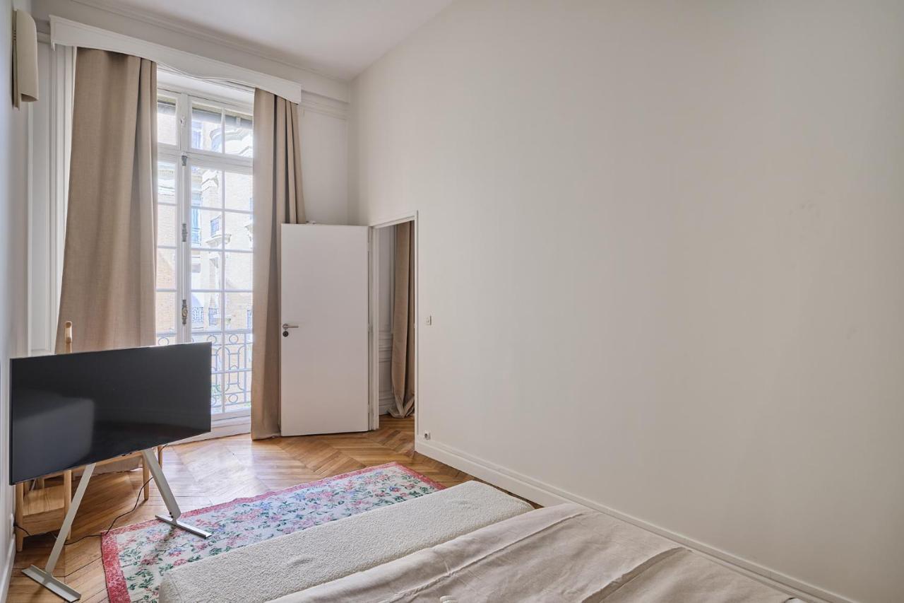 Apartment Place Vendome By Studio Prestige Paris