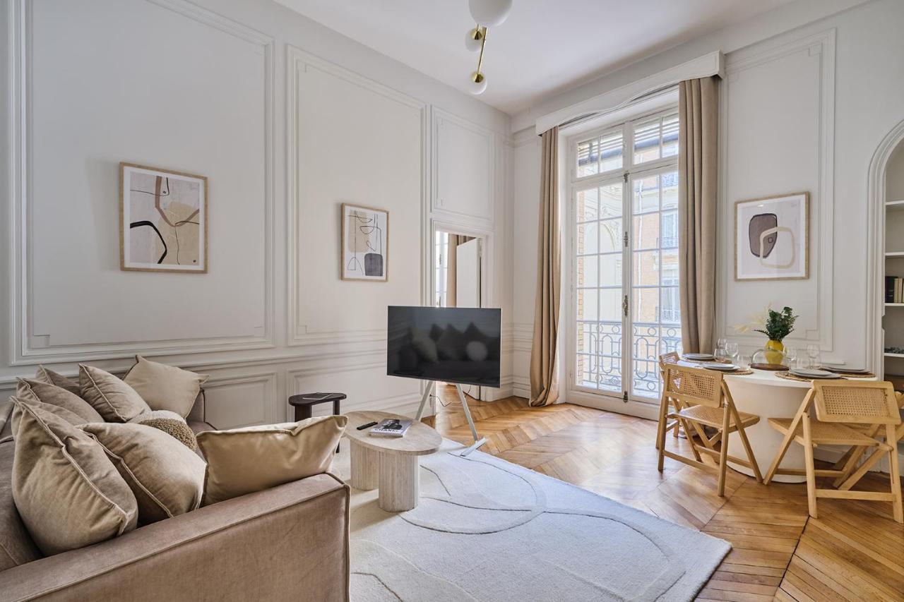 Apartment Place Vendome By Studio Prestige *