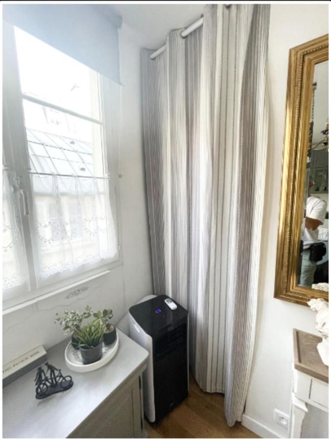Quiet And Charming Studio For Two In 2th Appartement