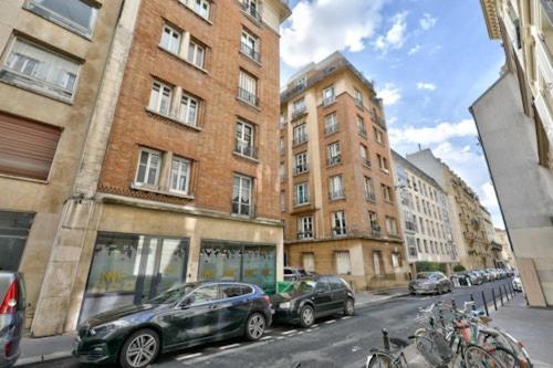 Apartment Spacieux Avec Balcon / Batignolles *