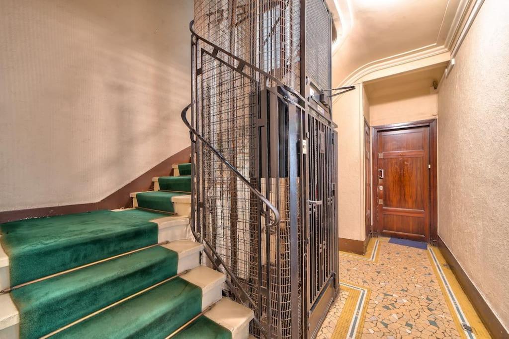 Apartment Spacieux Avec Balcon / Batignolles Paris