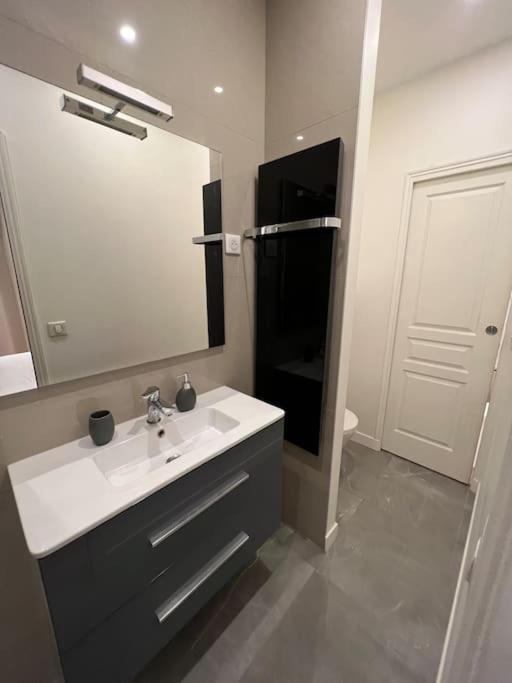 Luxury Appartment, Champs Elysees, Neuf ! * Paris