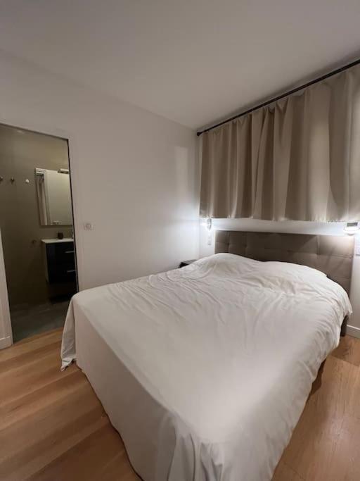 Luxury Appartment, Champs Elysees, Neuf ! * Paris