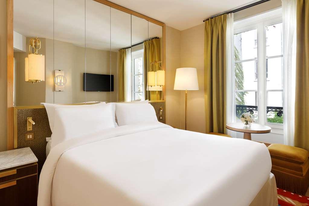 Le Belgrand Champs Elysees Tapestry By Hilton Hotel