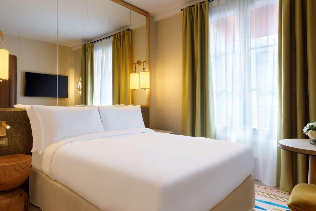 Le Belgrand Champs Elysees Tapestry By Hilton Paris
