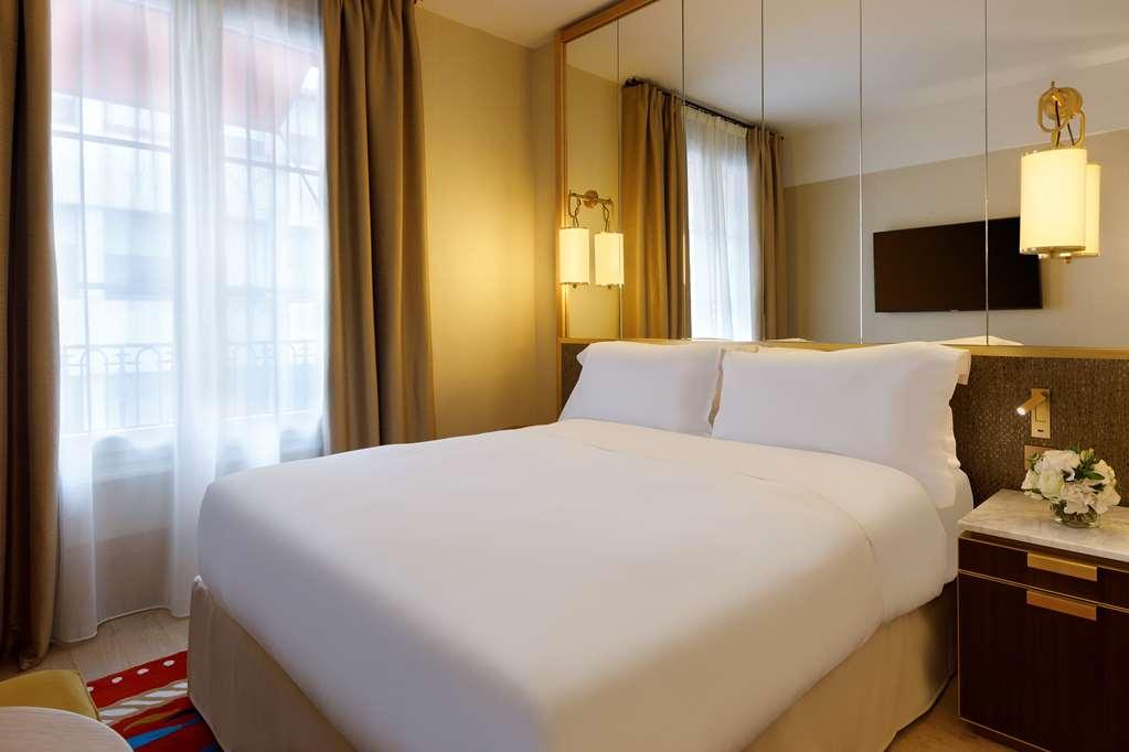 Le Belgrand Champs Elysees Tapestry By Hilton * Paris