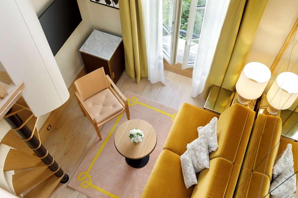 Le Belgrand Champs Elysees Tapestry By Hilton Paris