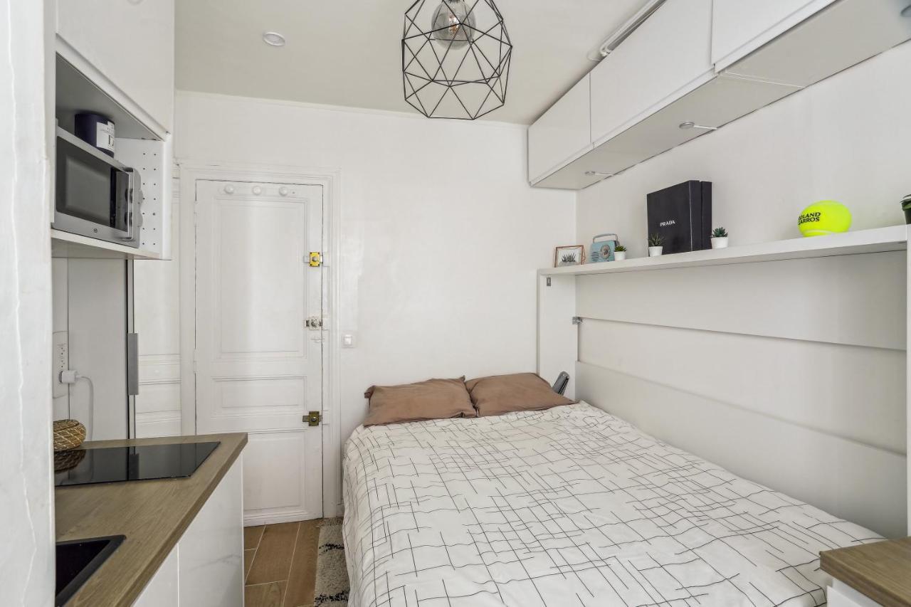 Small Comfortable Near Eiffel Tower Appartement *