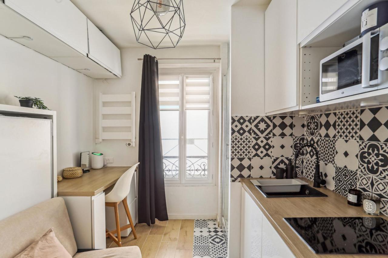 Small Comfortable Near Eiffel Tower Appartement