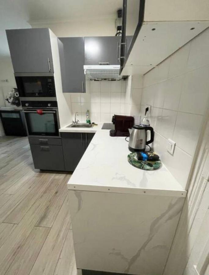 Apartment 2 Pieces Au Pied Du Metro Buzenval. Paris