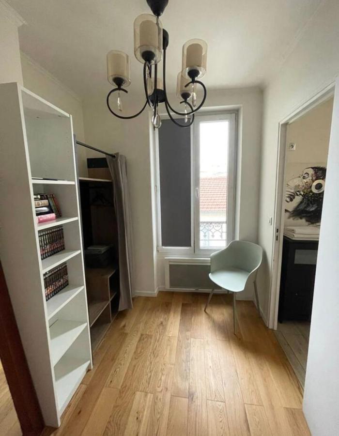 2 Pieces Au Pied Du Metro Buzenval. Apartment