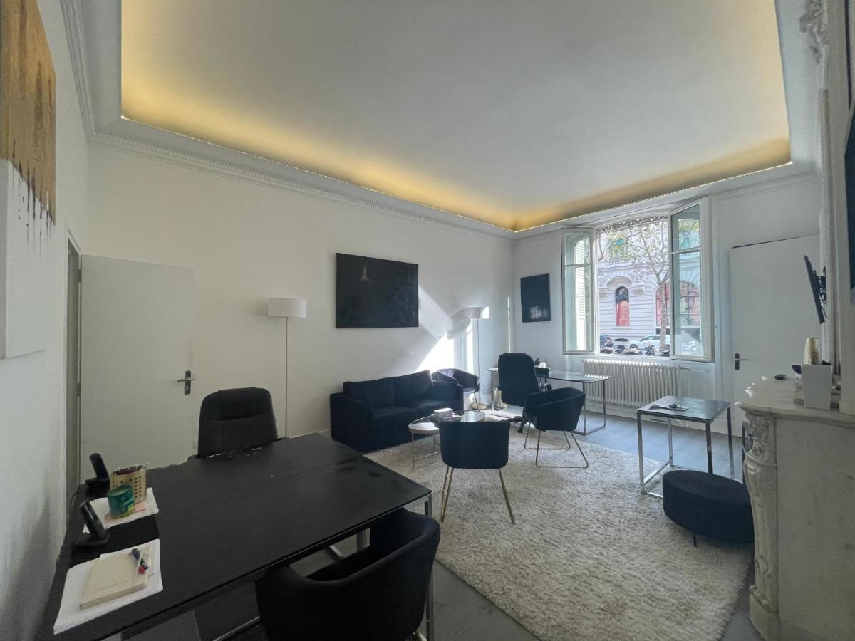 Luxe Champs Elysees & Trocadero Apartment Paris