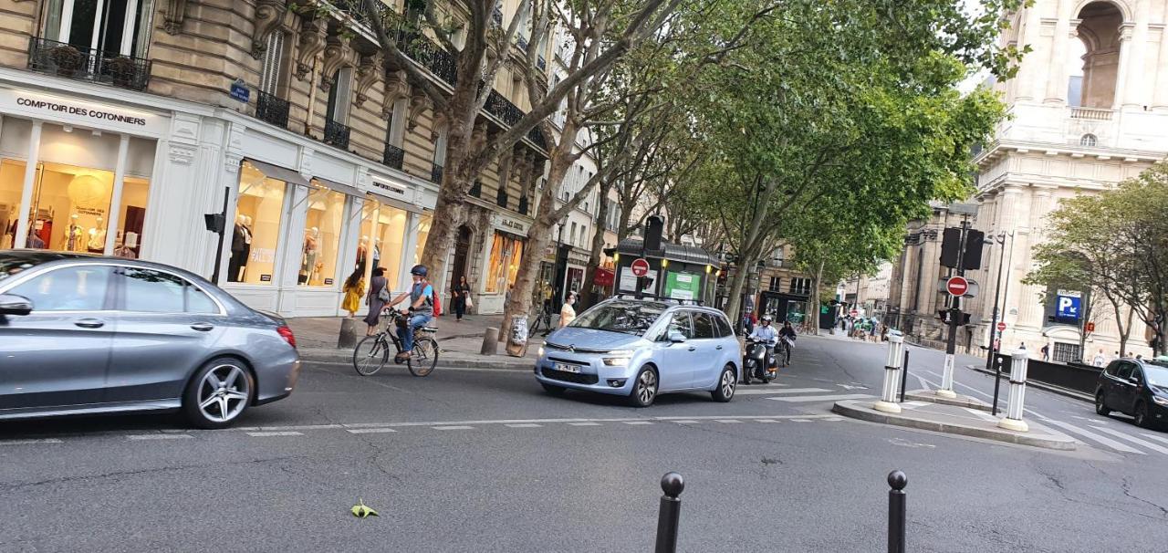 Stuning Place ,gare Montparnasse ,center ,front Of Metro Homestay