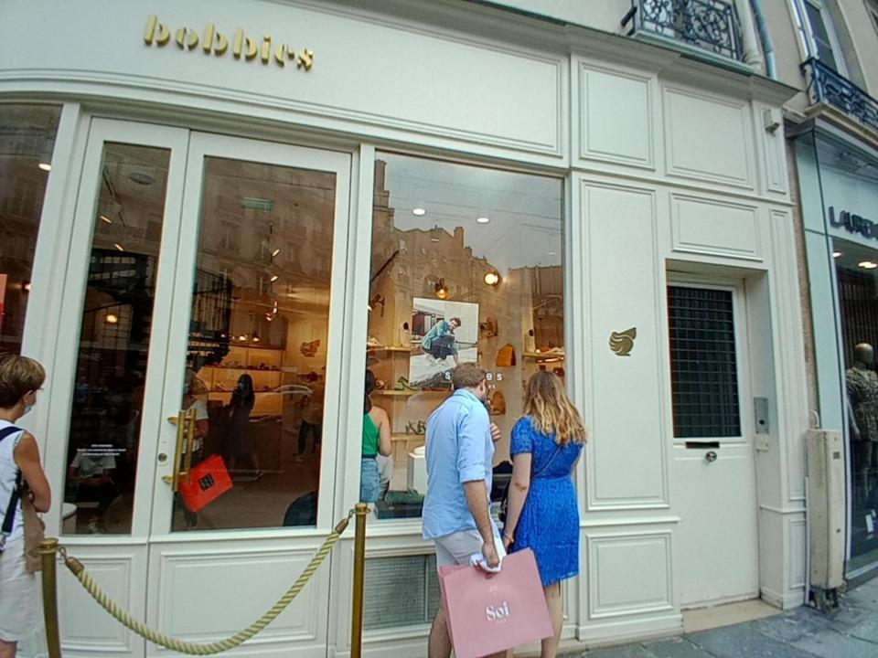 Homestay Stuning Place ,gare Montparnasse ,center ,front Of Metro