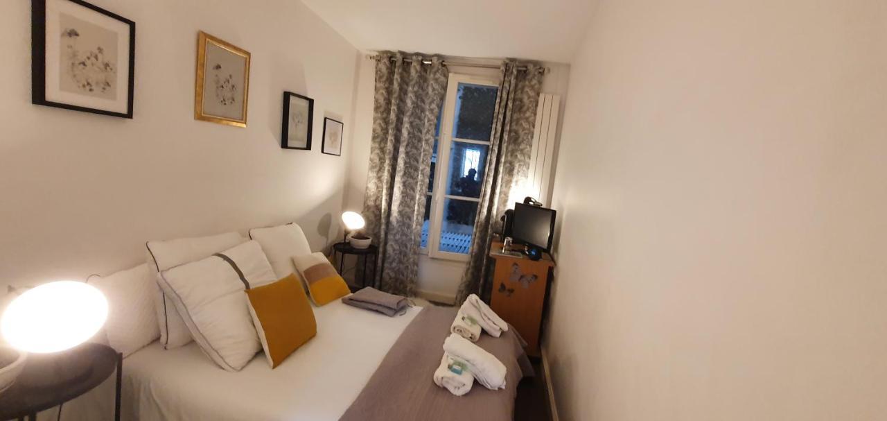 Stuning Place ,gare Montparnasse ,center ,front Of Metro Homestay *