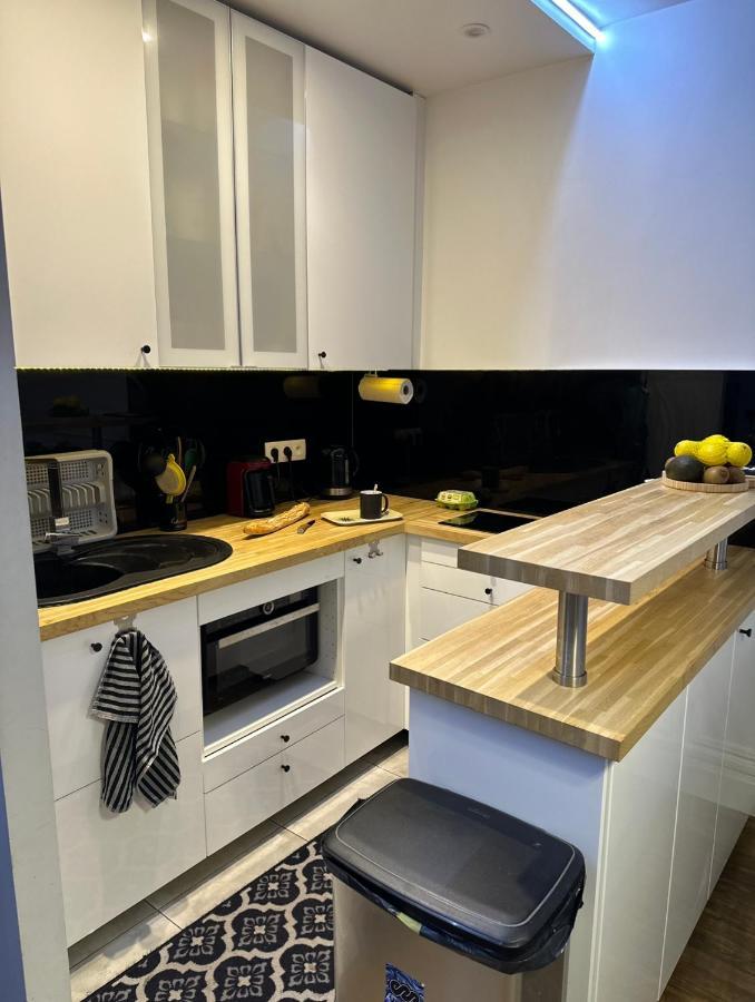 Apartment 3 Pieces Champs-elysees, Ternes, Porte Maillot, 17eme
