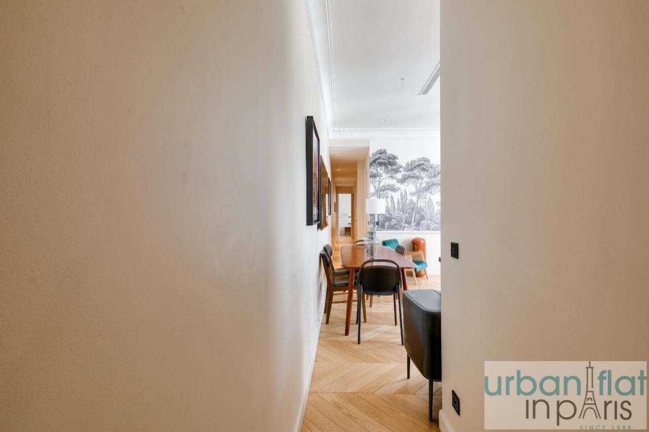 141 - Beautiful Flat Triangle D Or Champs Elysees Apartment