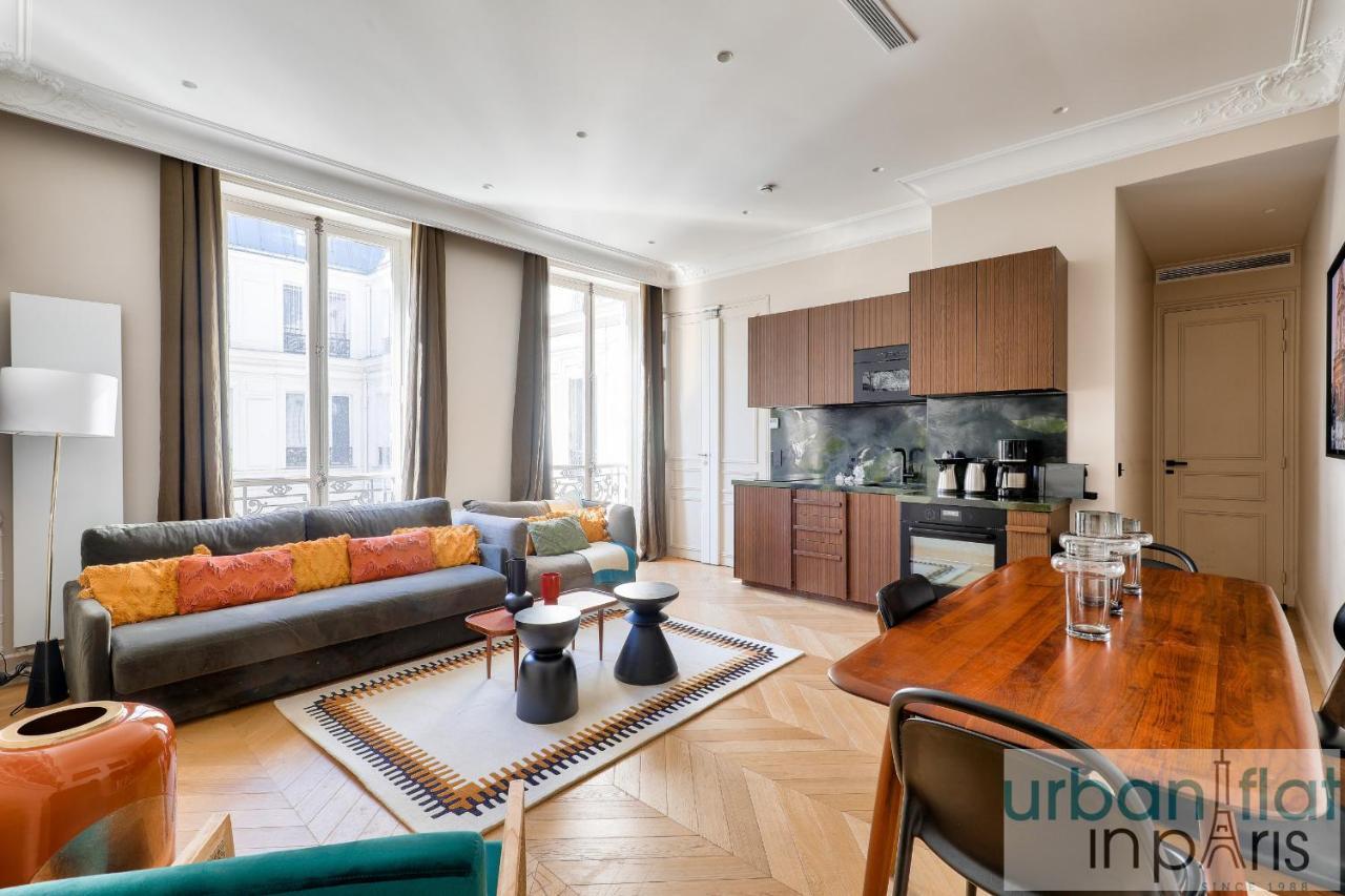 141 - Beautiful Flat Triangle D Or Champs Elysees * Paris